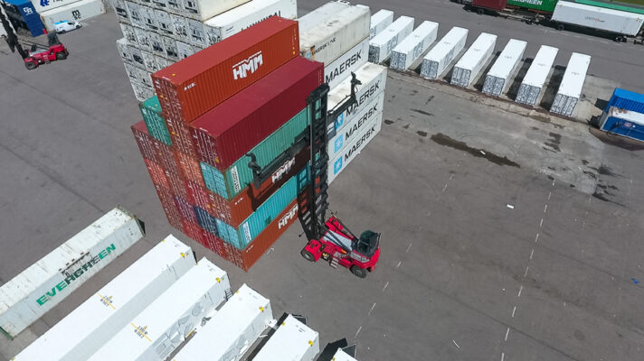 container handlers of feyter forklift services @ dr depots rotterdam