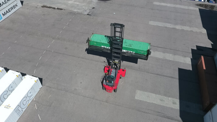 container handlers of feyter forklift services @ dr depots rotterdam