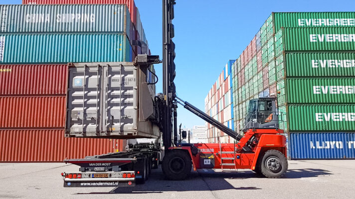 container handlers of feyter forklift services @ dr depots rotterdam