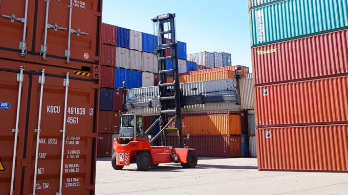 container handlers of feyter forklift services @ dr depots rotterdam