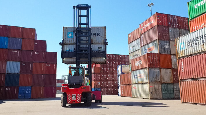 container handlers of feyter forklift services @ dr depots rotterdam