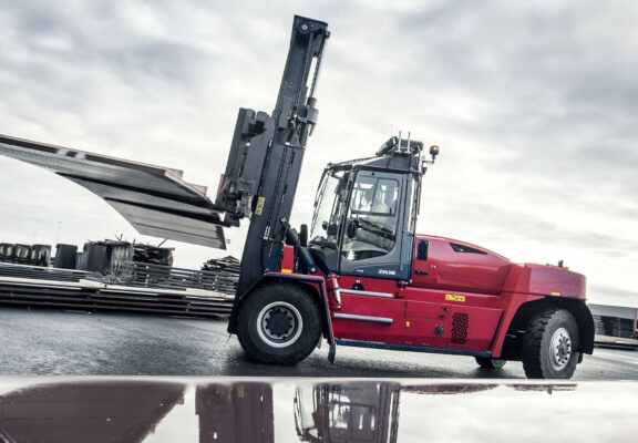 Kalmar Grote Heftruck Hefcapaciteit 18 Ton Type Dcg180 Diesel 0000s 0000 Laag 4