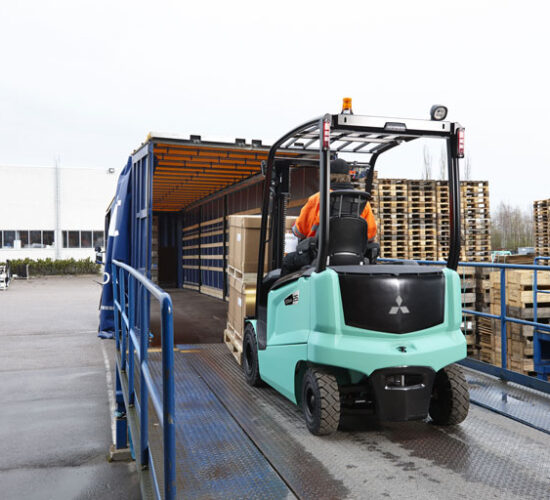 Mitsubishi Elektrische Heftruck EDIA EX In De Logistiek