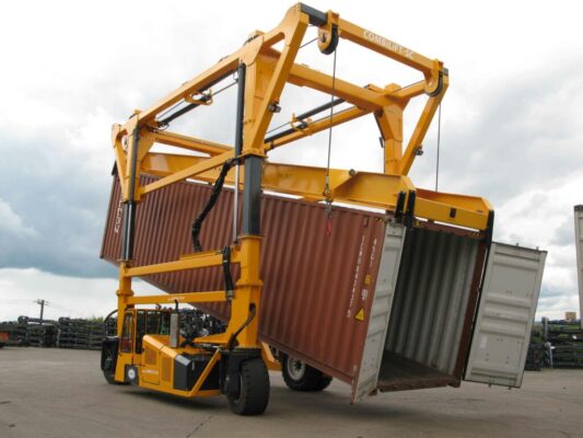 ComCombilift Straddle Carrier Tilting Containerbilift Straddle Carrier Tilting Container