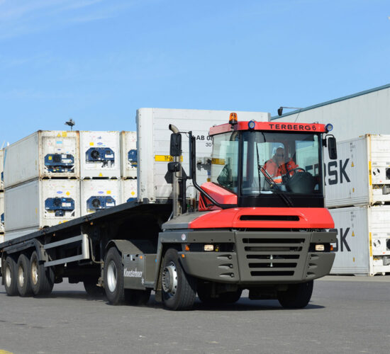 terberg-rt-tractor-with-rolltrailer