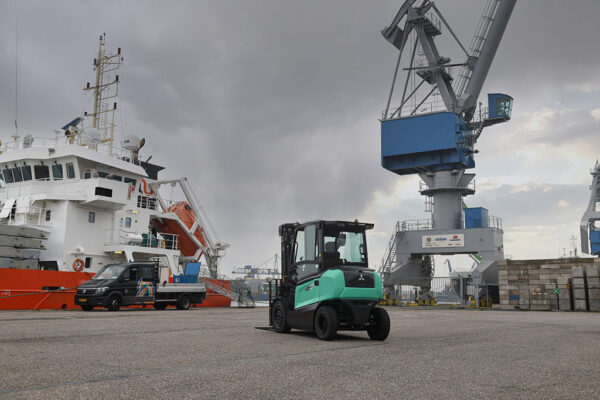 Mitsubishi EDiA-XL elektrische heftruck in de haven