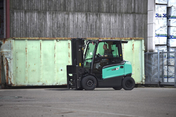 Mitsubishi EDiA-XL elektrische heftruck in de haven