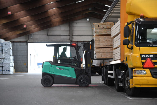 Mitsubishi EDiA-XL elektrische heftruck veiligheids in houthandel