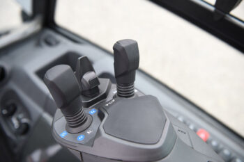 Dual joystick on Mitsubishi EDiA-XL