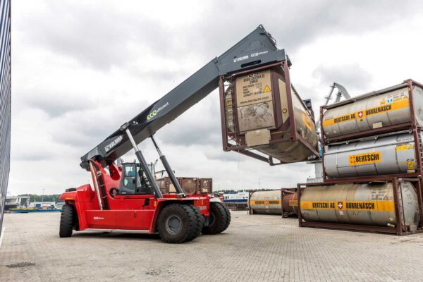 Kalmar DRG ECO reachstacker handling liquid bulk containers