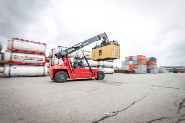 Kalmar DRG ECO reachstacker at work