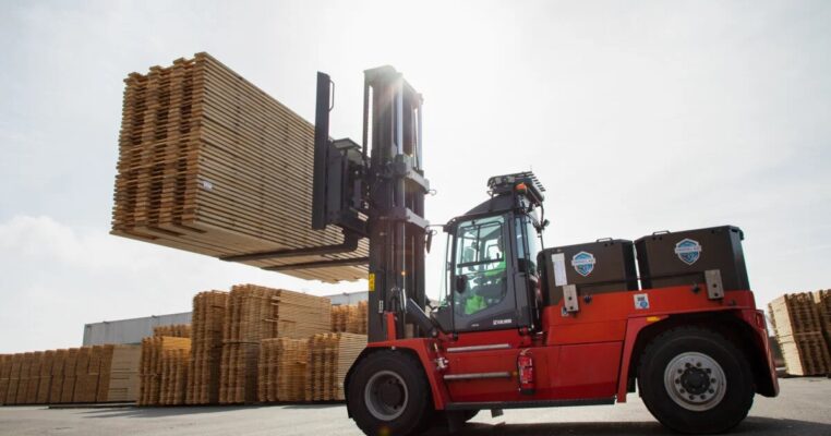 Kalmar Medium Electric Forklift 08