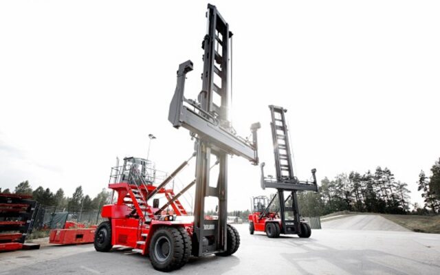 Kalmar Empty Container Handler 03