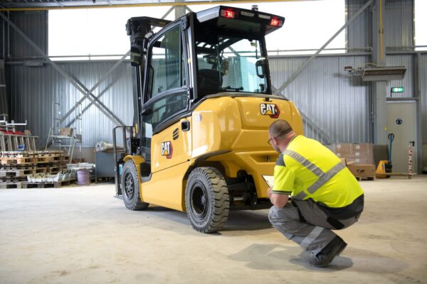 CAT EP40-55 elektrische heftruck in de praktijk 6