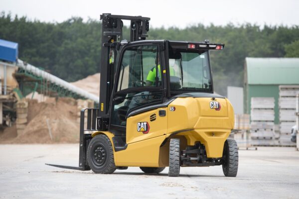 CAT EP40-55 elektrische heftruck in de praktijk 13