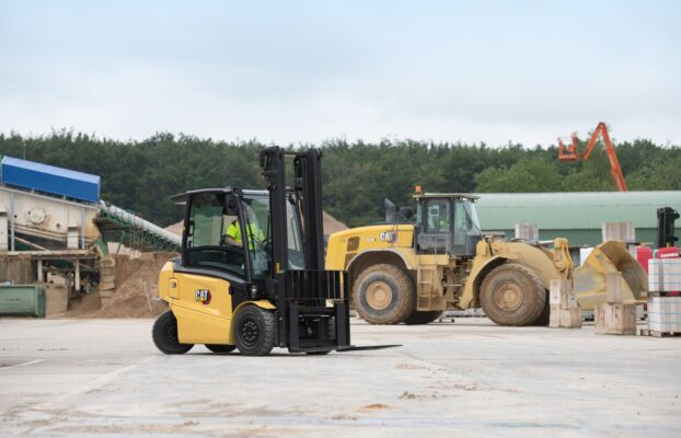 CAT EP40-55 elektrische heftruck in de praktijk 12