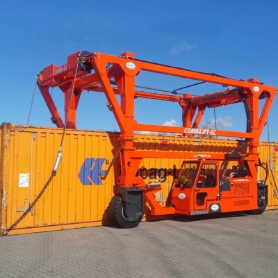 Combilift Straddle Carrier Met Kettingen