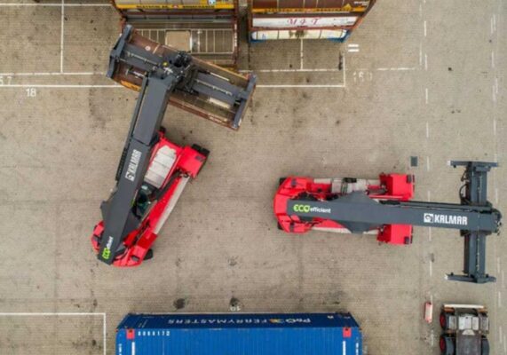 Kalmar DRG ECO reachstacker from above