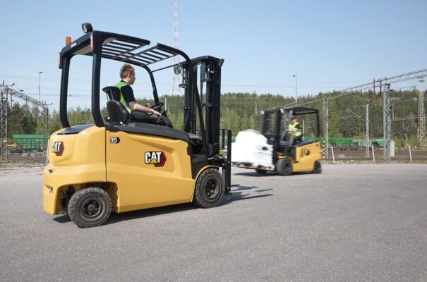 CAT EP25-35 Elektrische Heftruck in de praktijk 12