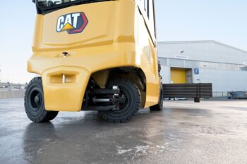 CAT EP25-35 Elektrische Heftruck in de praktijk 1