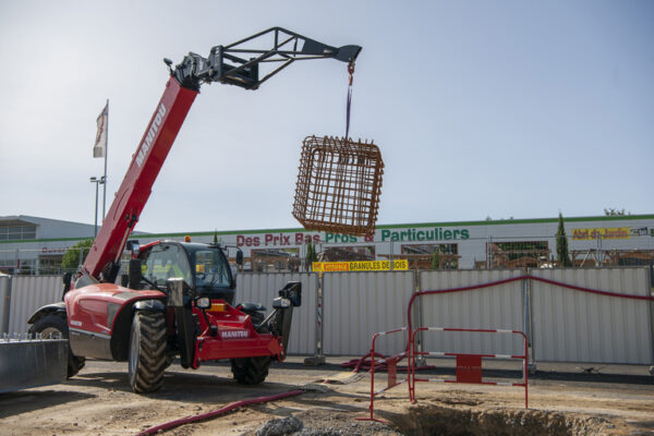 Manitou Verreiker Met Kraanarm In Praktijk (1)