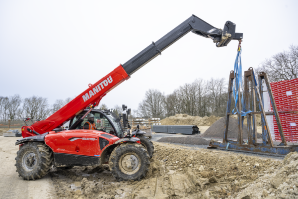 Manitou Verreiker Met Kraanarm In Praktijk (1)