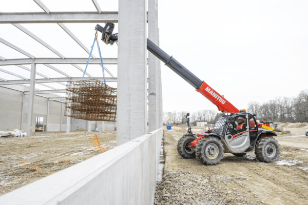 Manitou Verreiker Met Kraanarm In Praktijk (2)